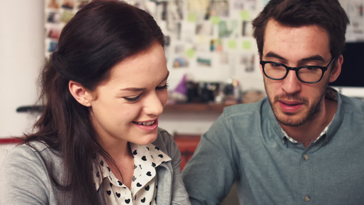 hombres de negocios planeando en una reunión