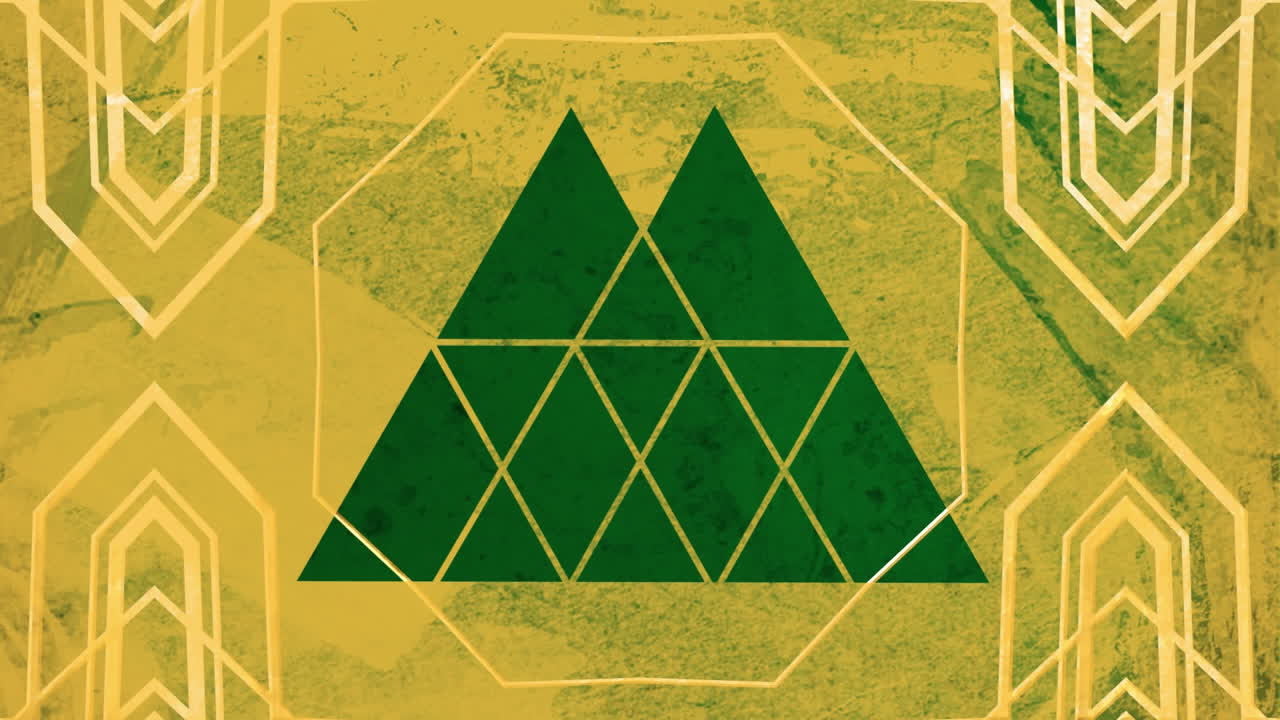 diseño de triángulo apilado sobre formas caleidoscópicas que se mueven contra un fondo marrón texturizado