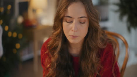 Woman-with-long-hair-talking-on-smart-phone