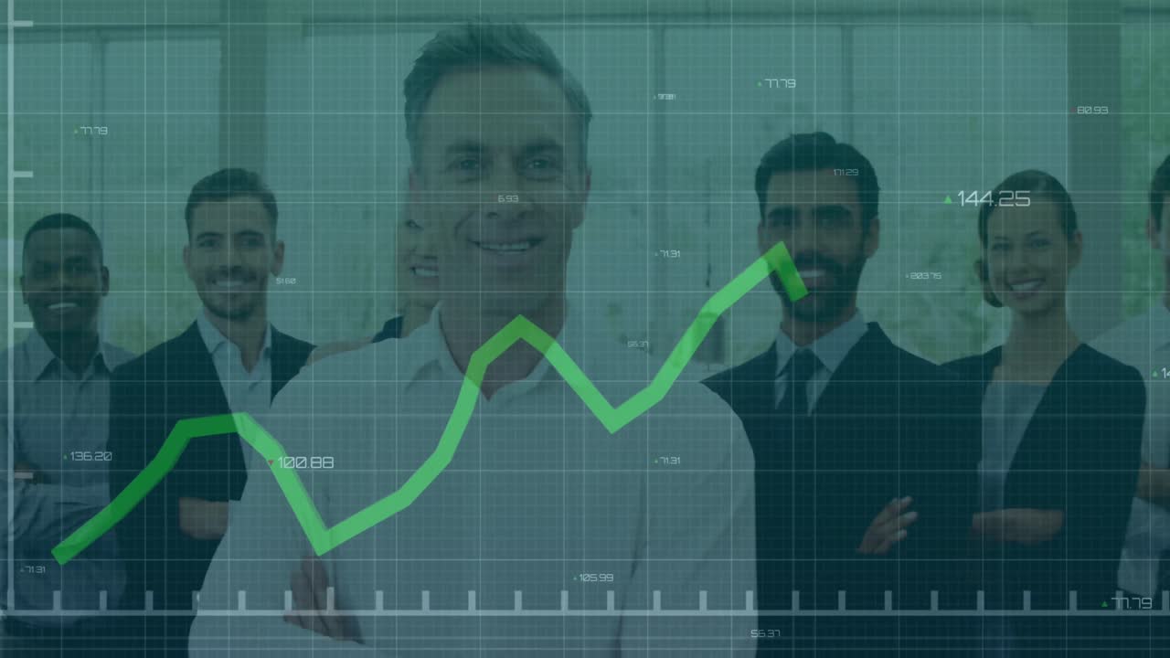 animación del procesamiento de datos estadísticos sobre el retrato de diversos empresarios sonriendo en la oficina