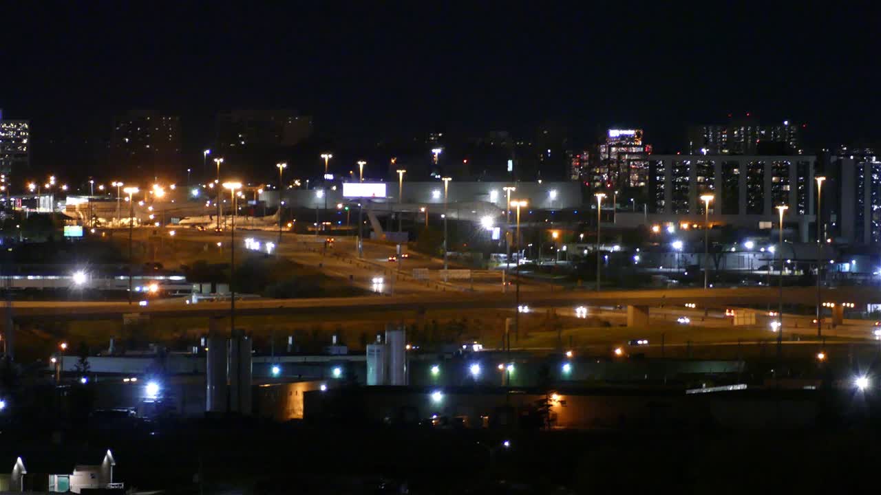 토론토 국제 피어슨 공항 yyz 캐나다의 정적 야간 거리 보기