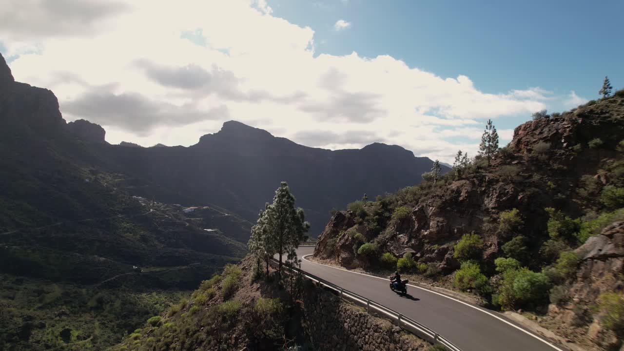 그란 카나리아 산에서 풍경 샷 모터 운전