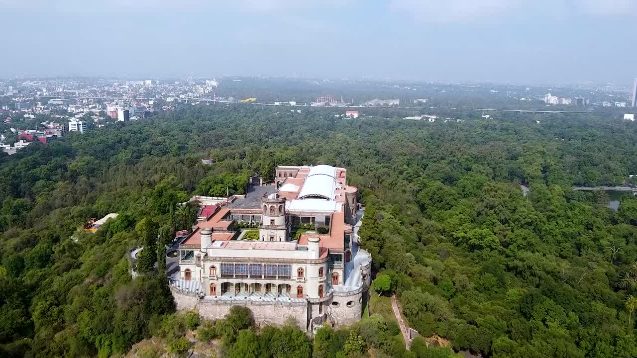 vista cercana del castillo de chapultepec en la ciudad de chapultepec mexico