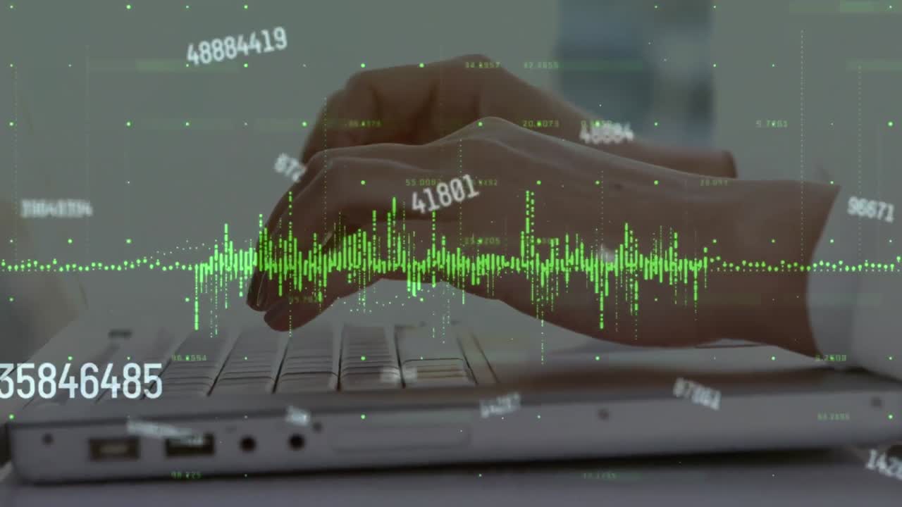 여러 개의 변화하는 숫자의 애니메이션, 노트북을 사용하여 사람의 중간 섹션에 대한 데이터 처리