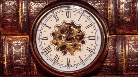 Close-up-on-vintage-clock