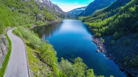 Imágenes-Aéreas-Hermosa-Naturaleza-Noruega.