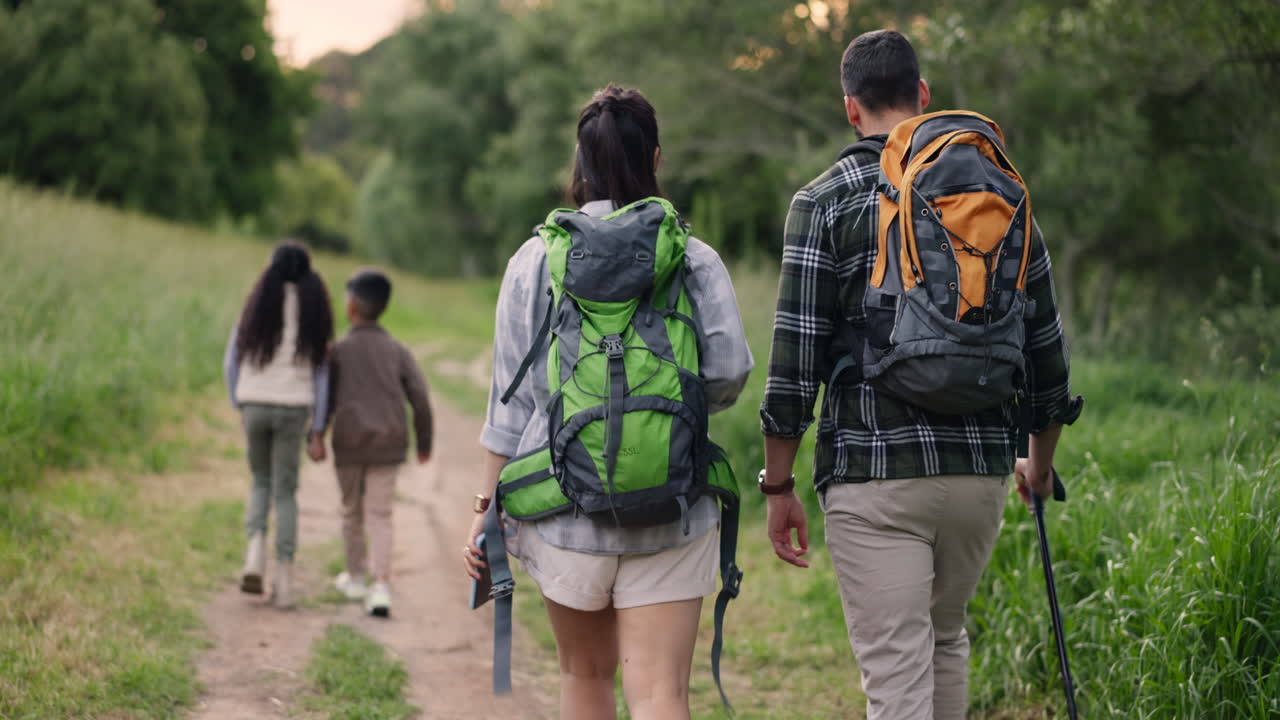 aventura de senderismo familiar