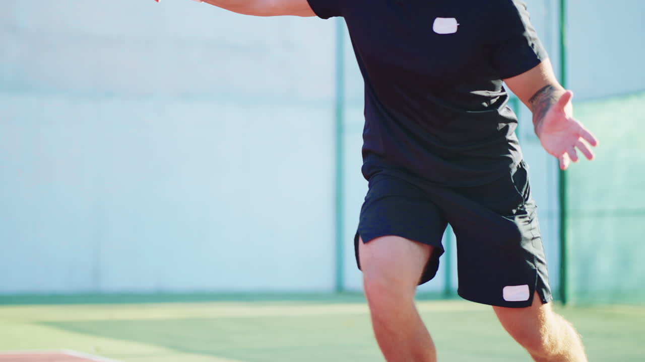 테니스를 하는 남자