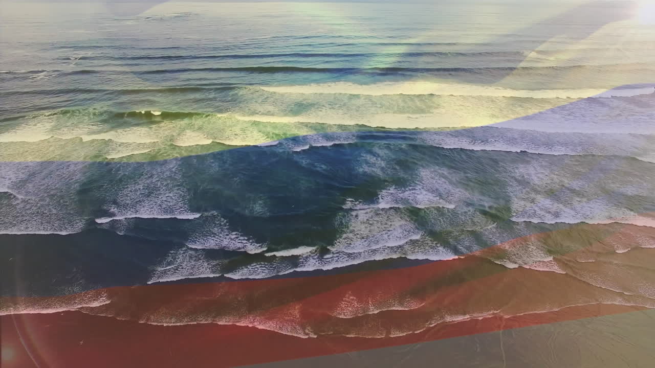 composición digital de ondear la bandera de rusia contra la vista aérea de las olas en el mar