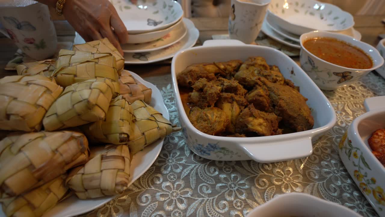 platos de hari raya