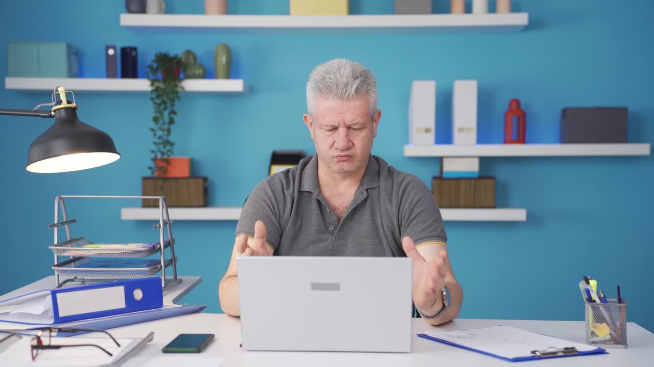 홈 오피스 워커가 실패하고 있습니다.