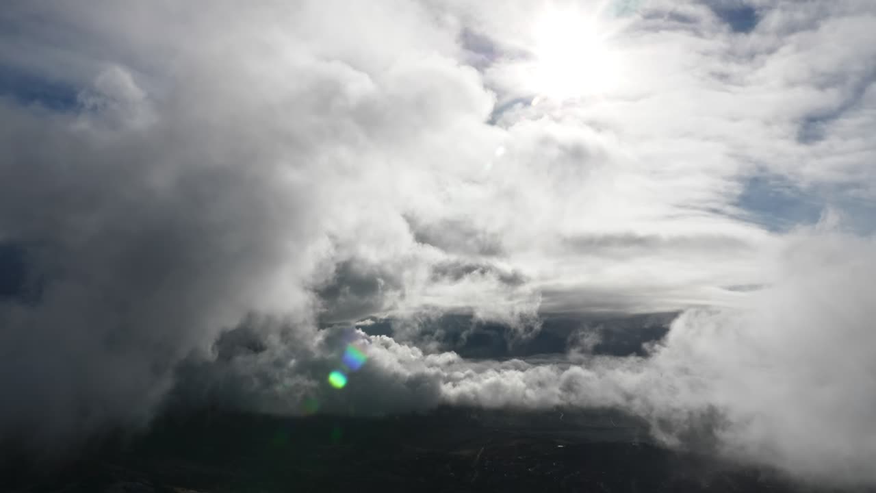 도적 계곡의 구름 -4