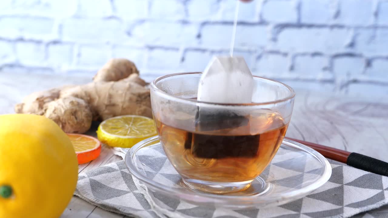 생강 레몬 차 양조