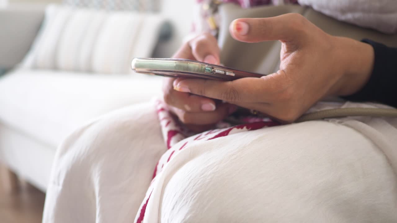 Person's hands using a smartphone