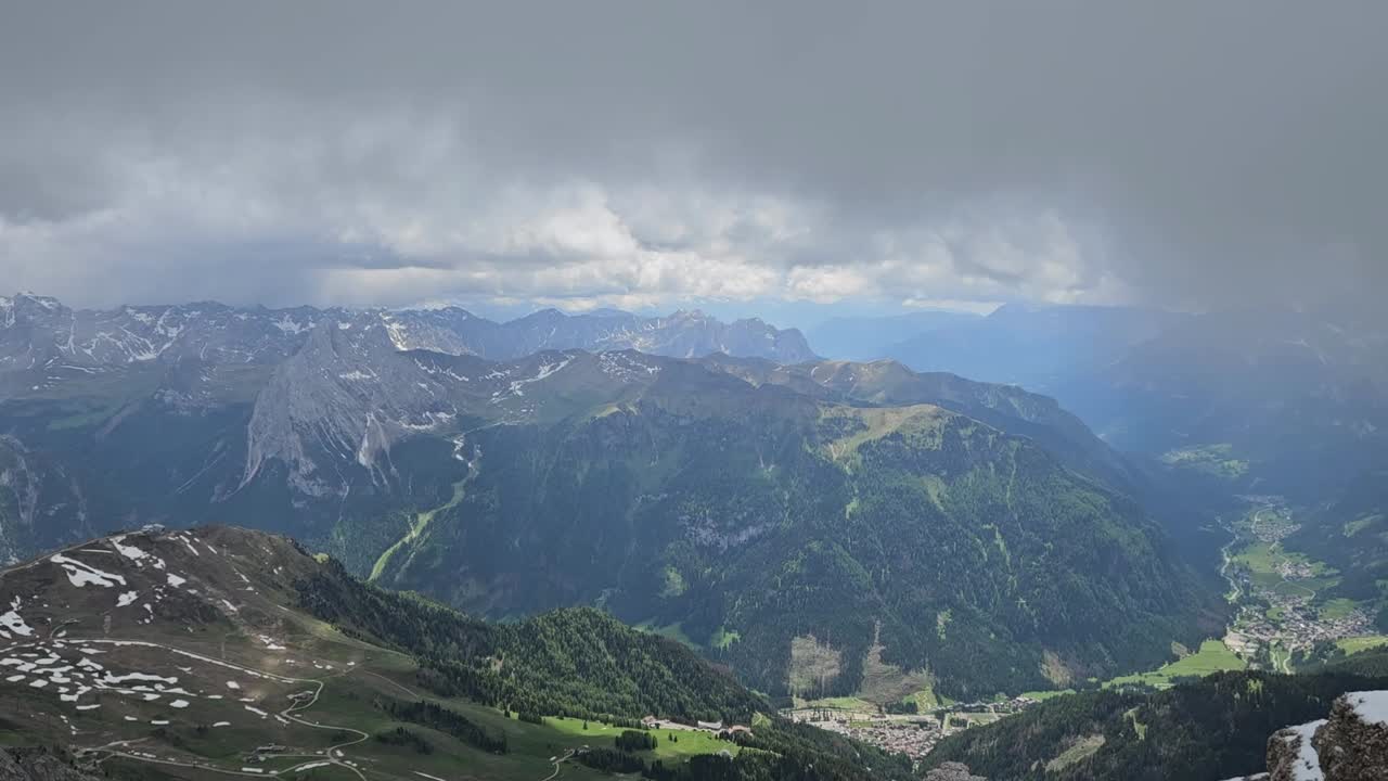 사스 포르도이에서 남쪽으로의 파노라마 뷰