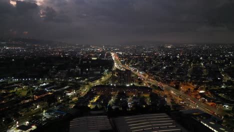 Blick-Auf-Den-Sonnenuntergang-Im-Süden-Von-Bogota,-Blick-Auf-Monserrate-Und-Das-Stadtzentrum