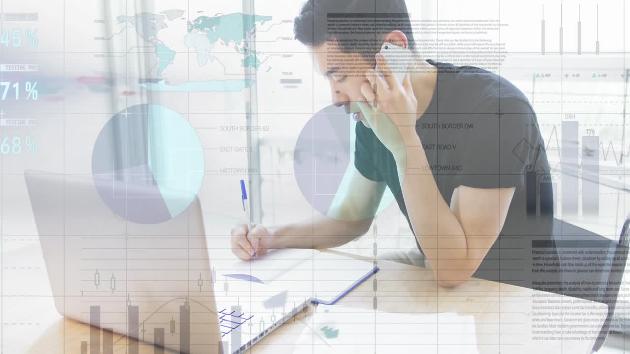 사무실에서 노트북과 스마트폰을 사용하는 아시아 사업가에 대한 금융 데이터 처리 애니메이션