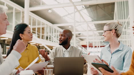 Gente-De-Negocios,-Reunión-Y-Taller-En-Startup