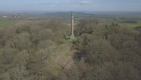 Admiral-Hood-Memorial-Tower-Mit-Glastonbry-Tor-Im-Hintergrund