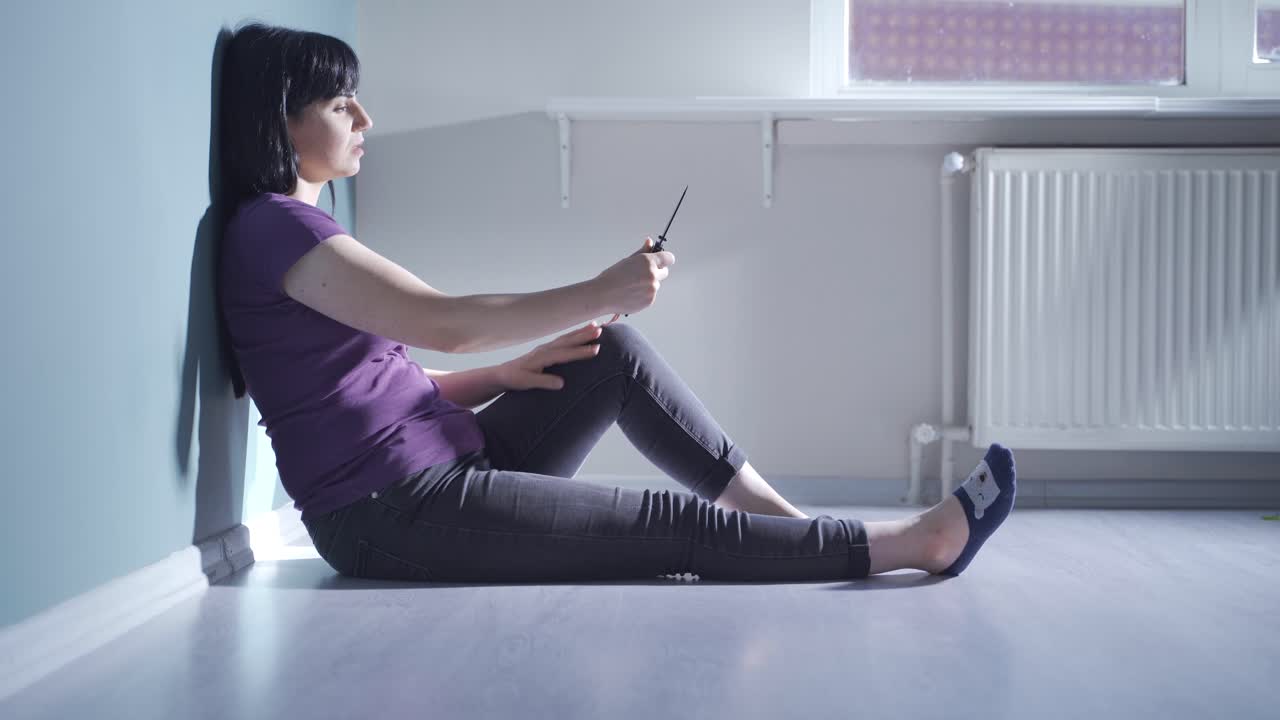 칼로 자살하고 싶었던 여자