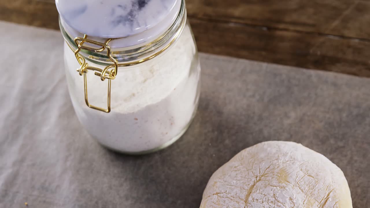 버터 종이 4k에 압축 된 반죽 공