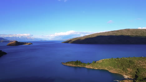 Aéreo---Lago-General-Carrera-Y-Horizonte-En-Patagonia,-Chile,-Plano-General