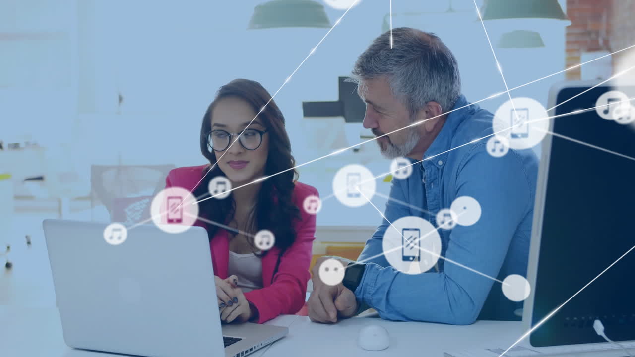 animación de la red de conexiones con iconos sobre diversas personas de negocios en la oficina