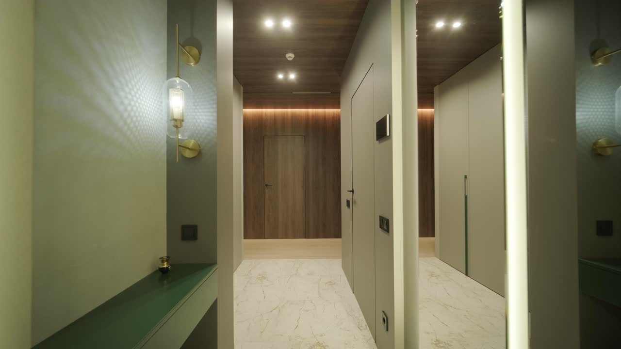 interior de hogar minimalista elegante y elegante con líneas limpias, colores neutrales e iluminación ambiental cálida, creando un ambiente acogedor y moderno.