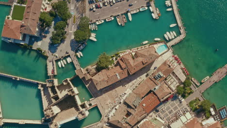 Drone-shot-over-Sirmione-city,-Garda-lake-Italy