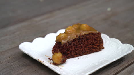 banana-butter-with-macadamia-and-chocolate-cake