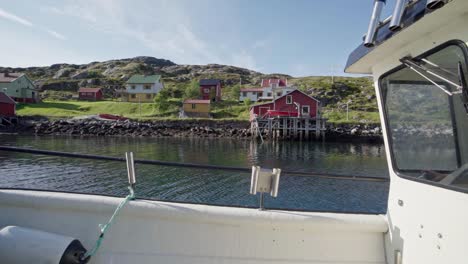 Yacht-Traveling-In-The-Peaceful-River-Near-A-Wonderful-Village-In-Norway-During-Daytime---Wide-Shot