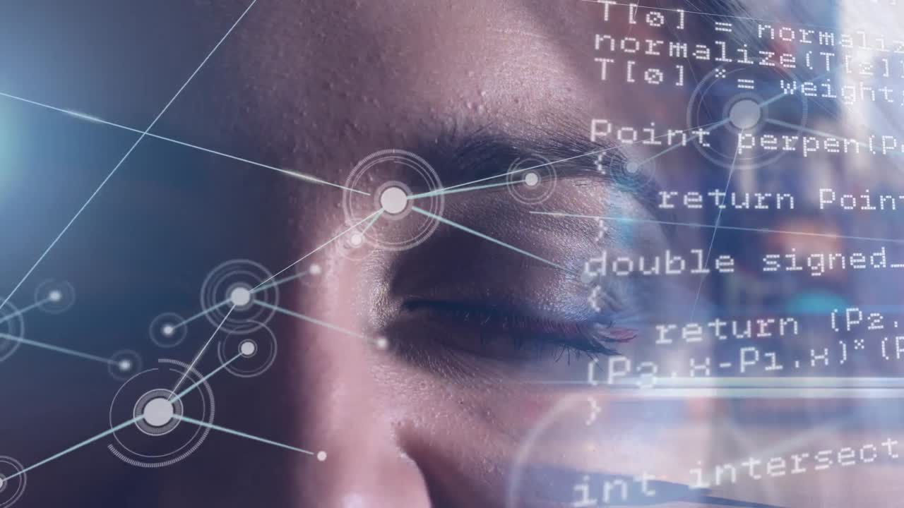 animación del procesamiento de datos sobre los ojos de una mujer caucásica