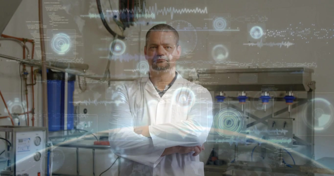 Técnico de laboratorio respondiendo a una superposición de barrido para revisiones, levantando y cruzando los brazos mientras el HUD se intensifica.