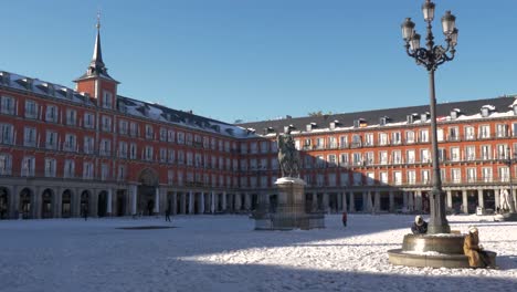 sudden snowfall turns plaza mayor into winter wonderland