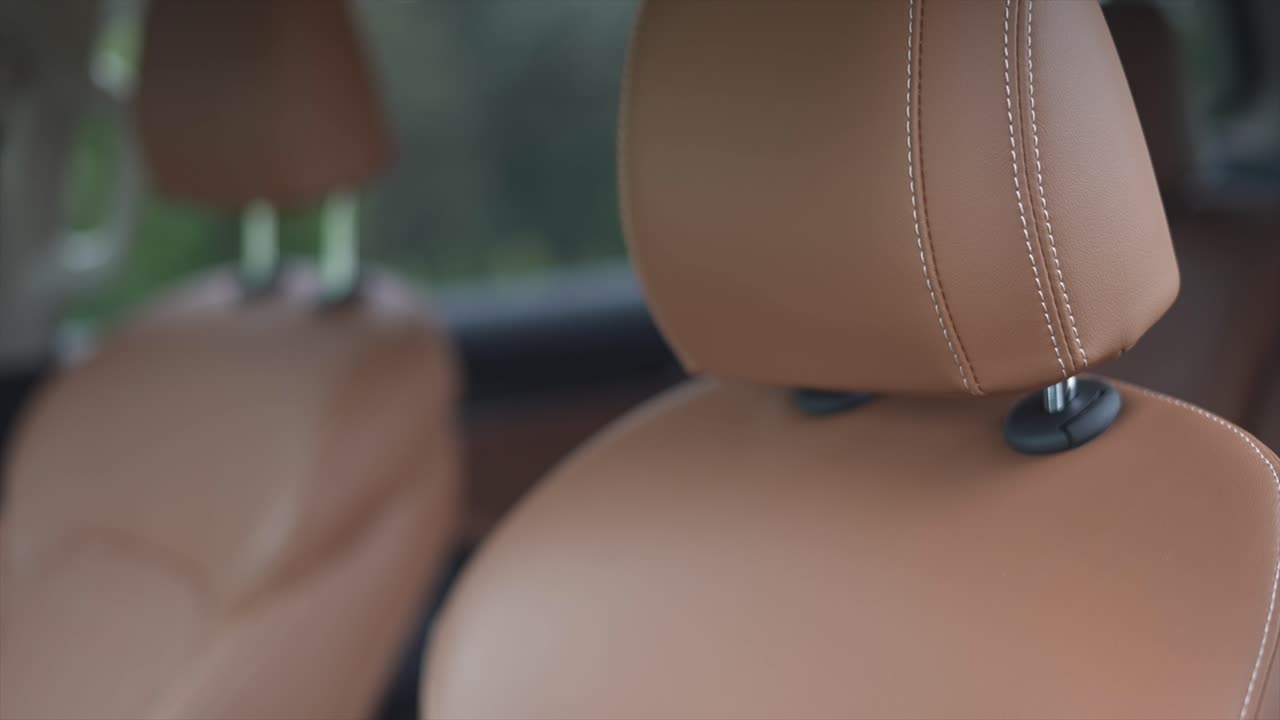 interior de coche moderno, interior de cuero, asientos de cuero, maxus d90