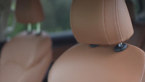 modern-car-interior,-leather-interior,-leather-seats,-Maxus-D90