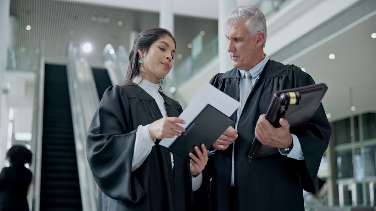 Judge team, discussion and paperwork of business