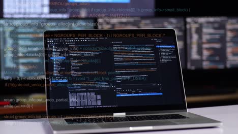 pantalla del portátil que muestra el código