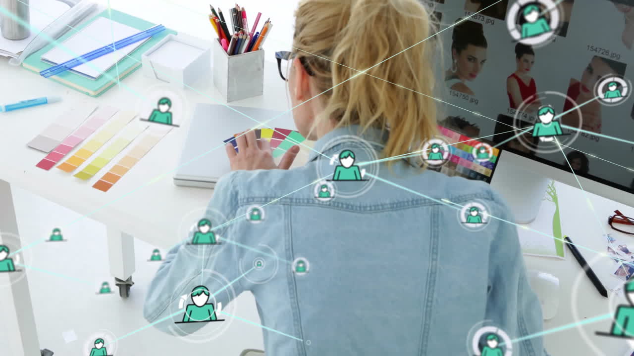 animación de la red de conexiones con la gente íconos sobre mujer de negocios caucásica en la oficina