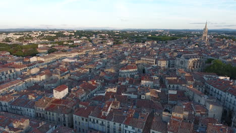 Hermosa-Vista-Aérea-Del-Centro-De-Montpellier-Ecusson.-Amanecer-Cielo-Despejado