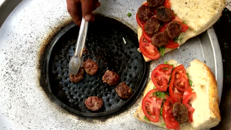 albóndigas de carne al estilo turco al aire libre