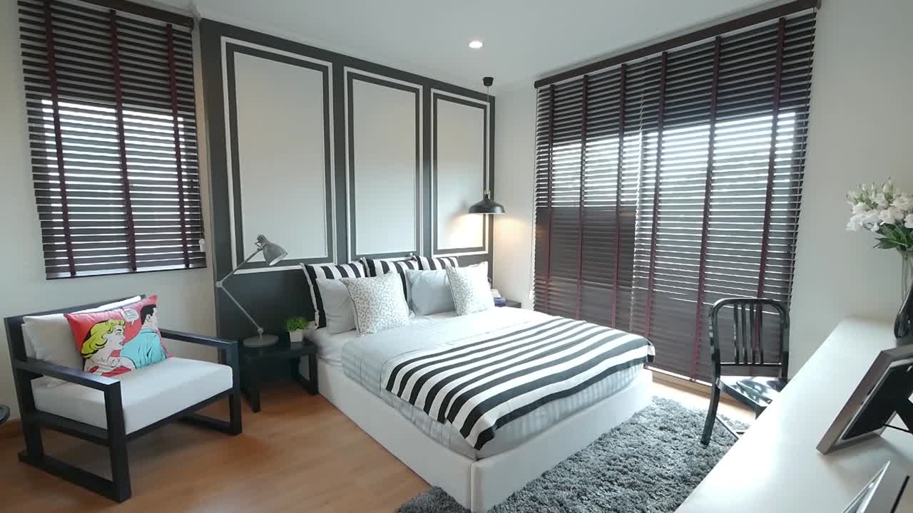 bella ed elegante idea di decorazione della camera da letto con una buona illuminazione