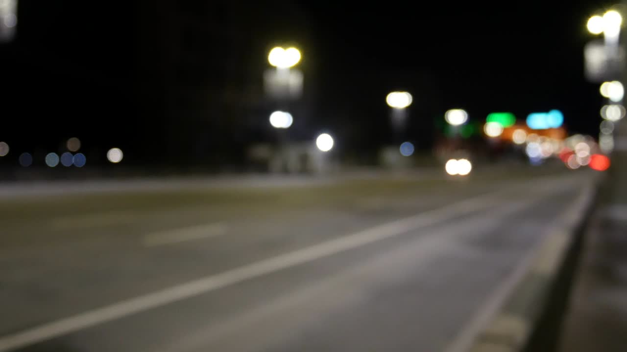 Fari delle auto sfocati