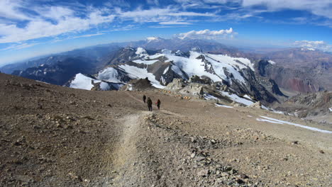 acercándose al campamento alto, campamento cólera, en la bajada del aconcagua