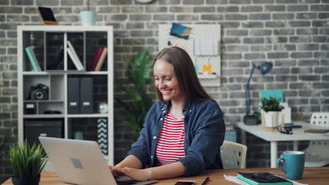 woman celebrating success online