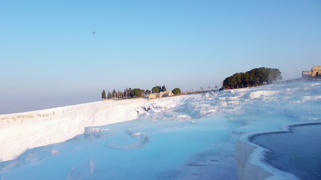 꿈 같은 풍경, 온천 미네랄 수영장
