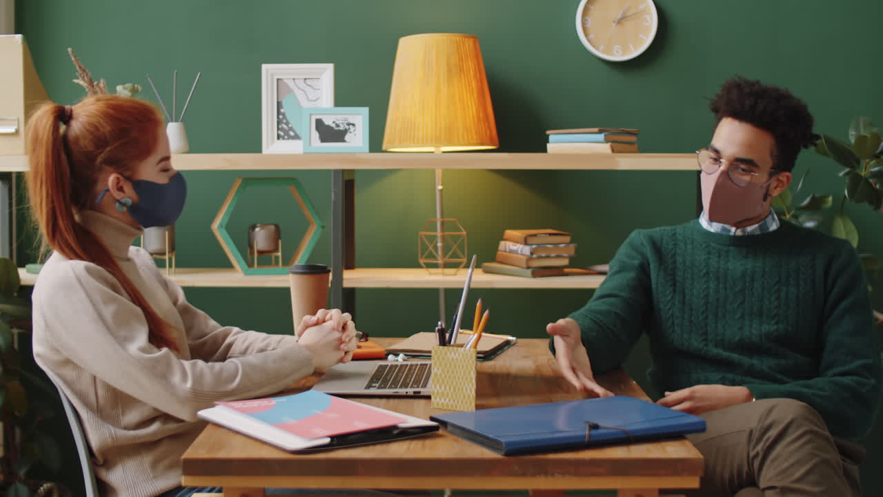 팬데 기간 동안 비즈니스 회의