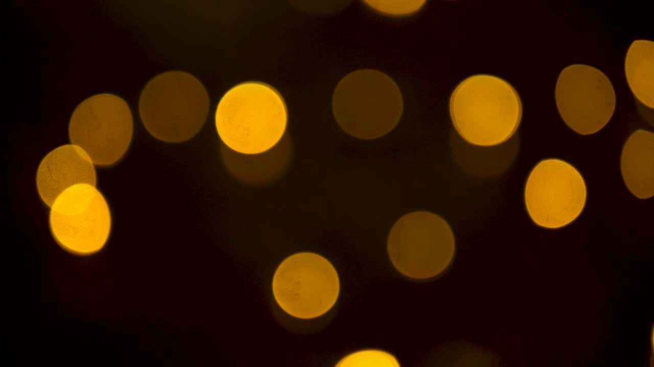 luces amarillas parpadeantes guirnalda en el año nuevo