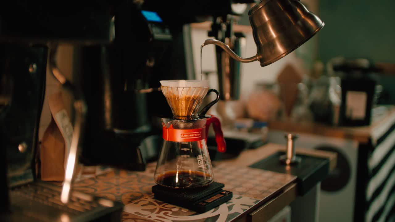 커피 드립 스타일 슬로우 모션