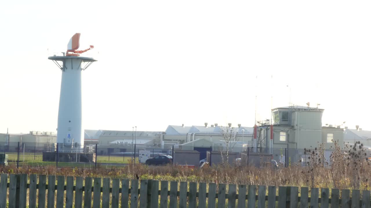 공항 비행장 건물 레이더 타워 항공 안내 경고 시스템